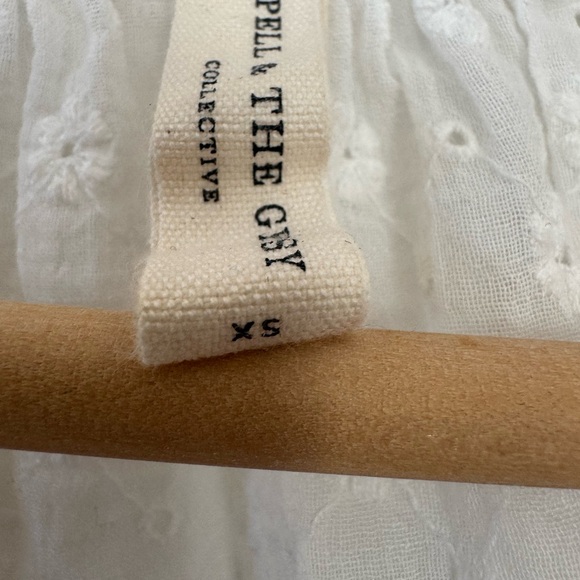 Spell and the Gypsy Daisy Chain White Eyelet Tie-Front Blouse Top Size XS - Picture 5 of 11